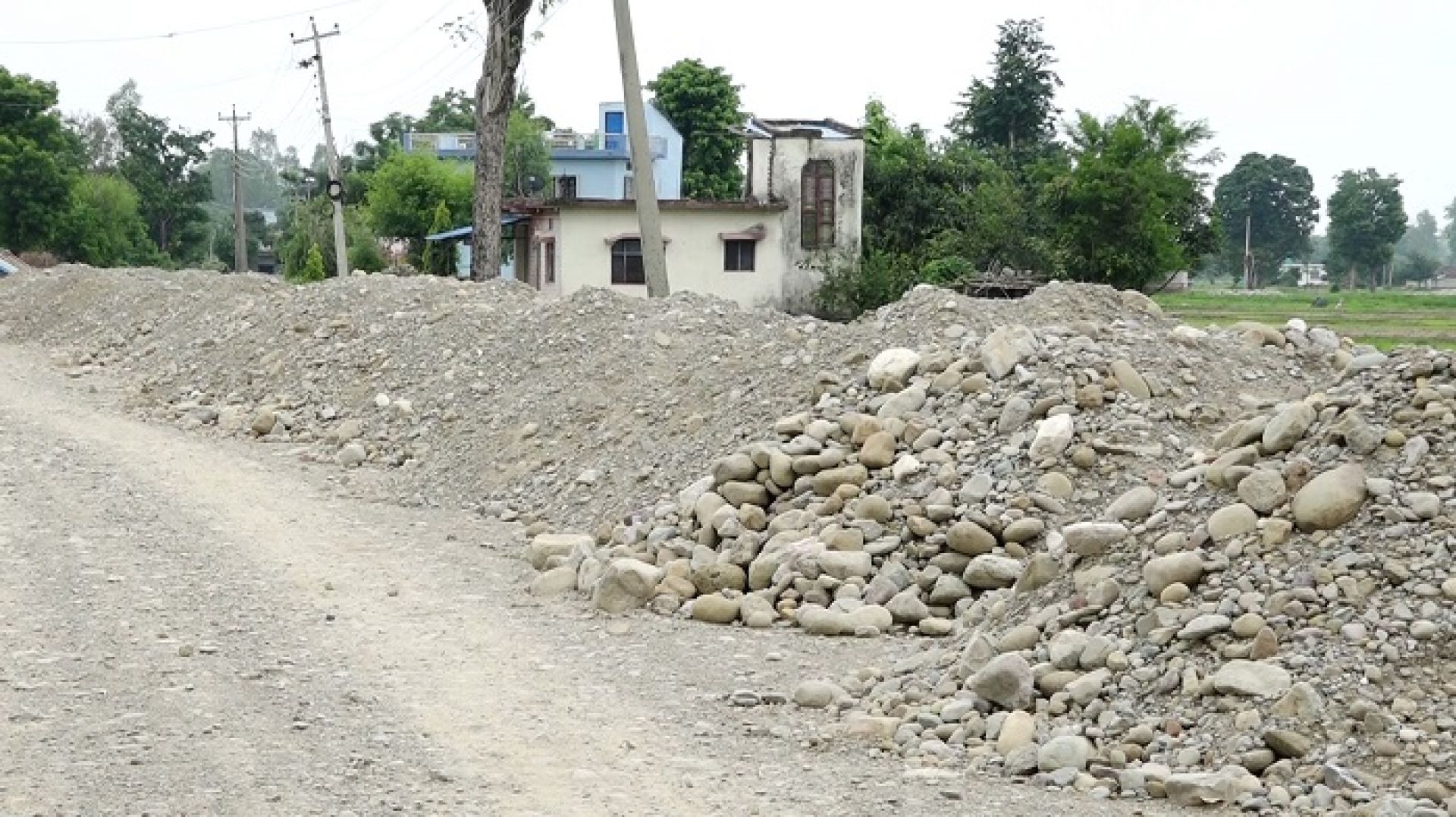 कैलालीको चौकीडाँडा–फल्टूडे सडक अलपत्र, ठेकदारले सहमति पालना नगरेको आरोप